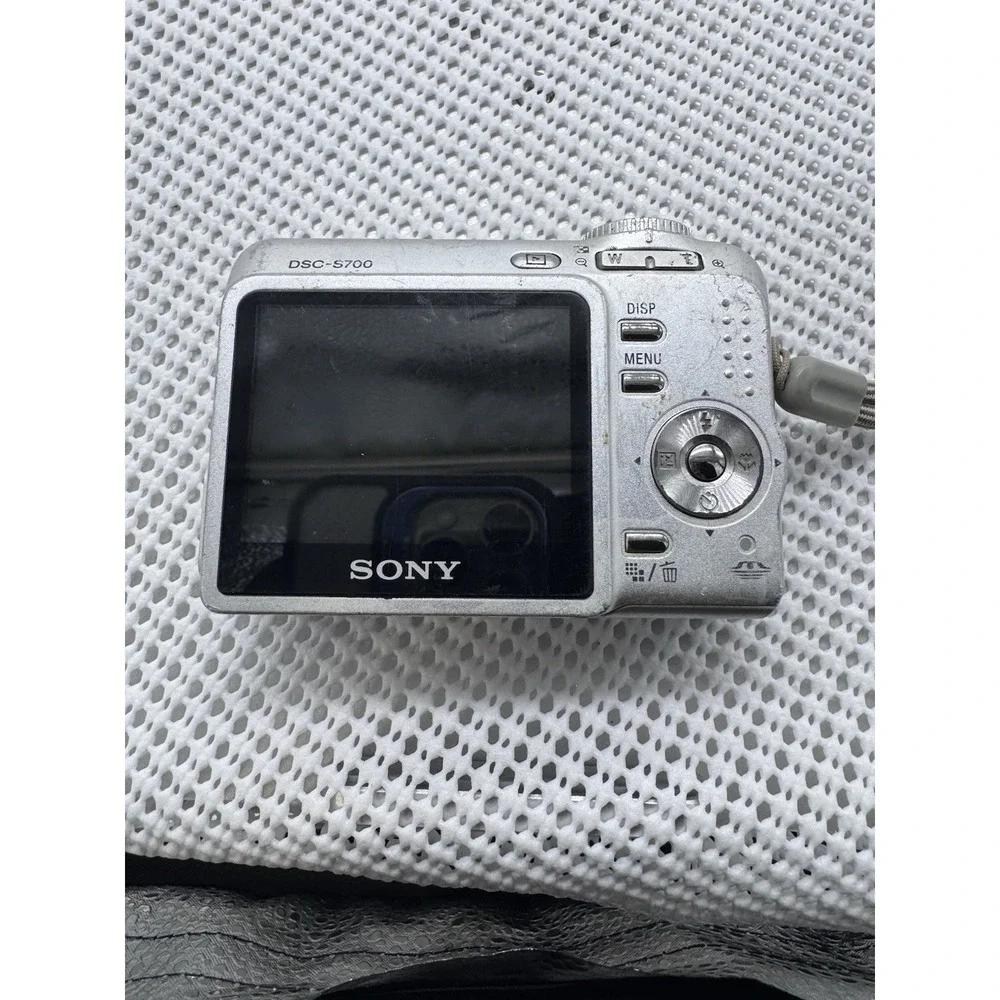 Sony Cyber-shot DSC-S700 7.2MP Digital Camera Silver Parts Repair Not Working